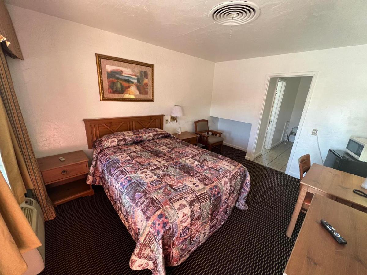 Quail Inn Motel 土桑 外观 照片